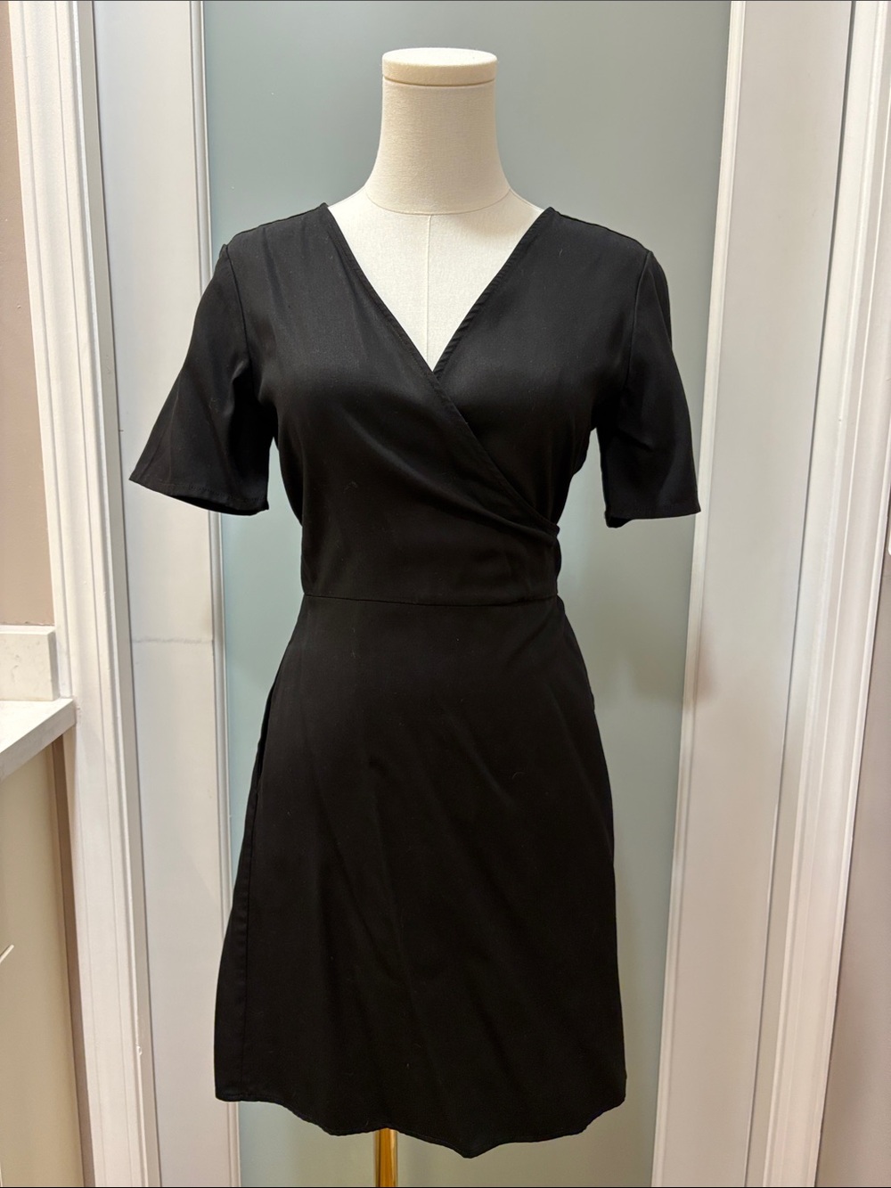 VETTA Reversible Black Wrap Dress with Short Sleeves